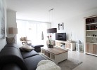 modernes, helles Wohnzimmer