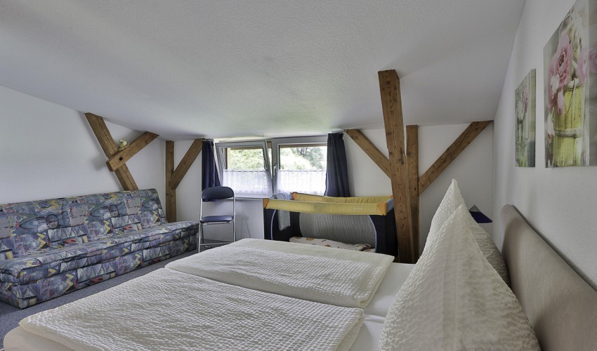 Schlafzimmer 1