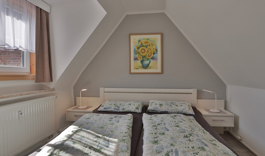 Schlafzimmer mit Doppelbett