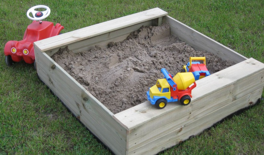 Sandkiste im Garten