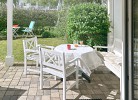 Blick von innen auf Terrasse