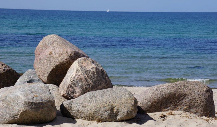 Findlinge,geformt durch Wind,Sand und Meer