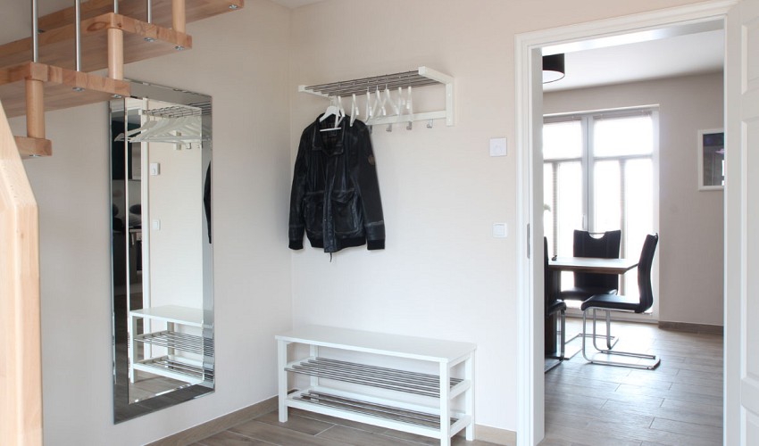 Flur mit Treppe zu den Schlafräumen