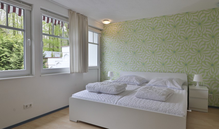 Schlafzimmer mit Doppelbett