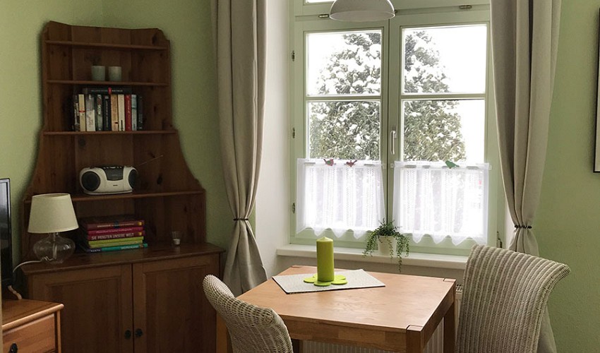 vom Esstisch der Blick ins Dorf