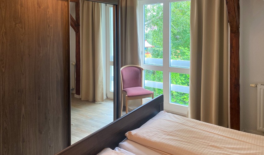 Schlafzimmer 1