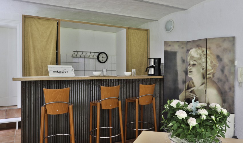 Blick zum Küchenbereich