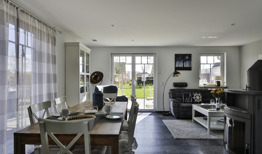 Wohnraum mit Esstisch