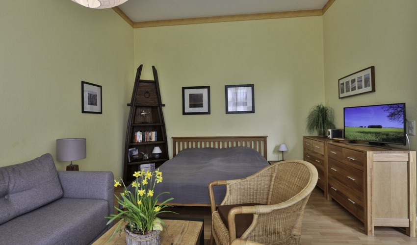 Blick zum Doppelbett