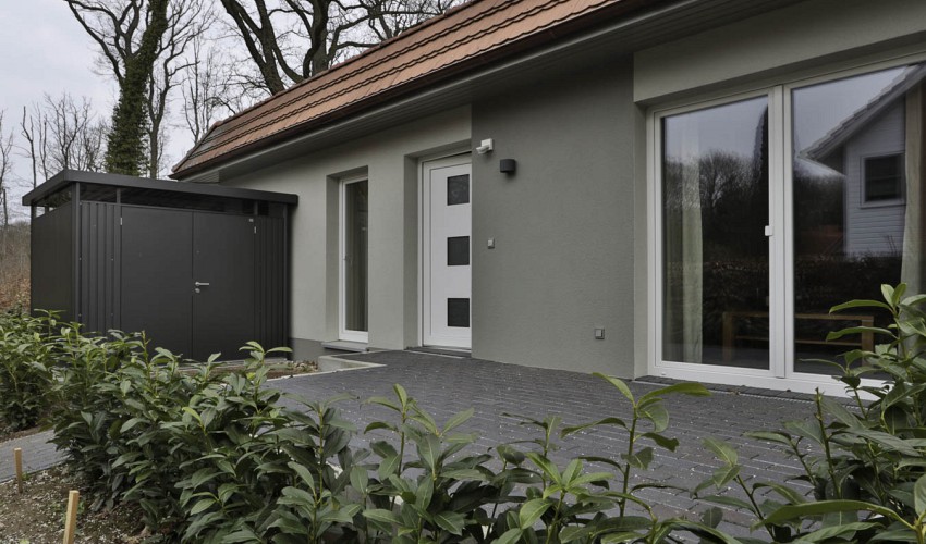 Hauseingang mit Fahrradgarage