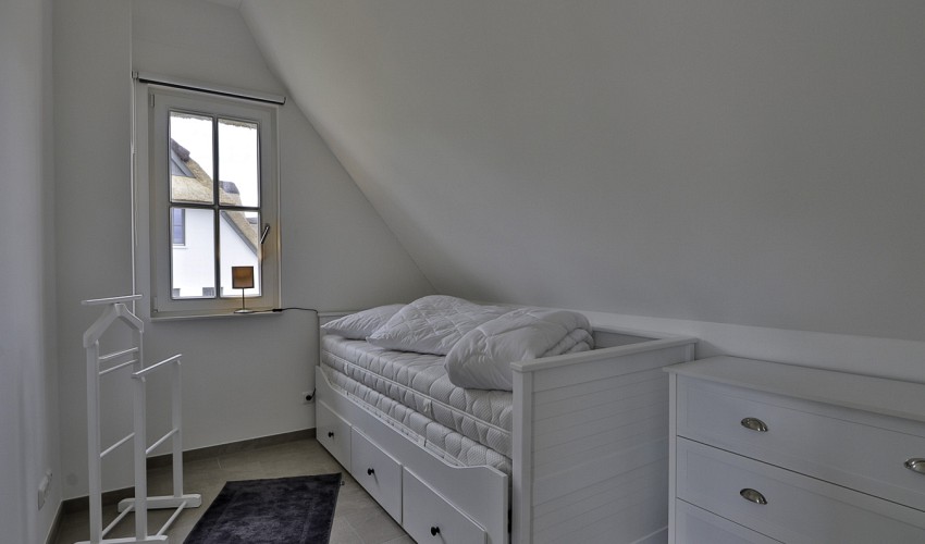 2. Schlafzimmer im OG mit Ausziehbett für 2 Personen