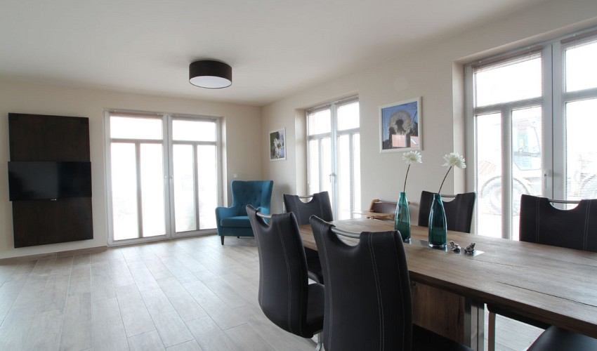 Esstisch und Terrassentür