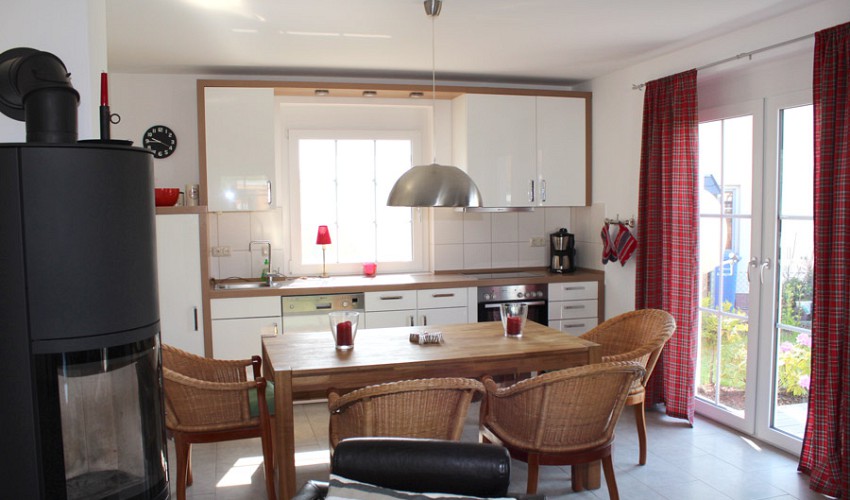 Blick zur offenen Küche