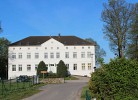 das Herrenhaus in Blengow in unmittelbarer Nachbarschaft