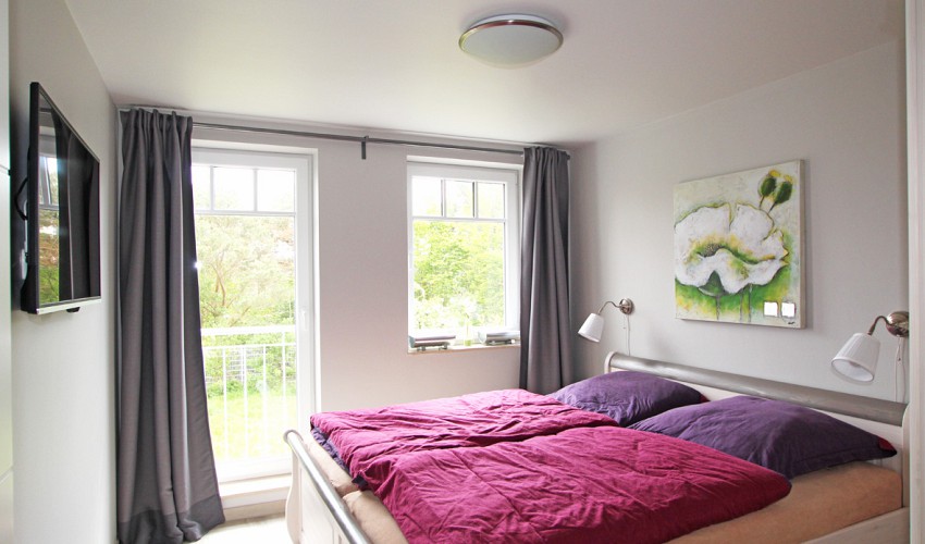 Schlafzimmer mit Doppelbett