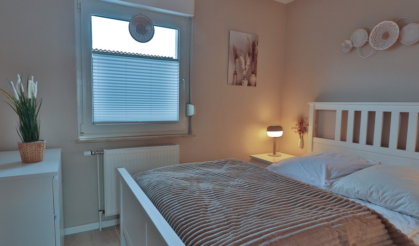 Schlafzimmer 1