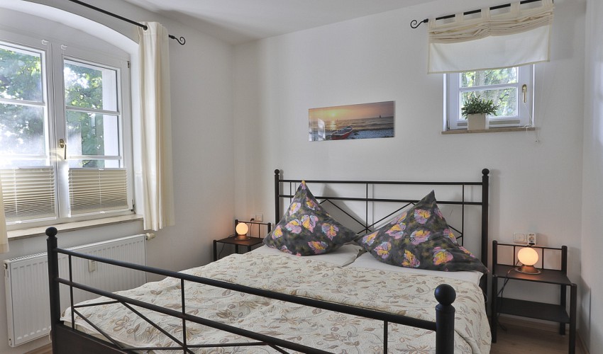 2. Schlafzimmer mit Doppelbett