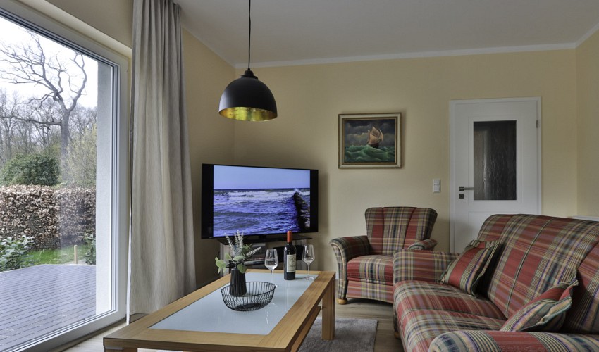 Couch mit Blick in den Garten