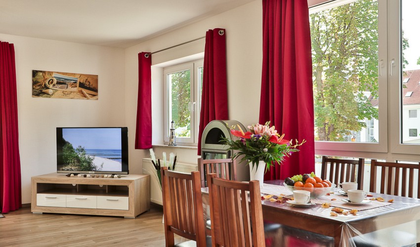 Wohnzimmer mit Kamin