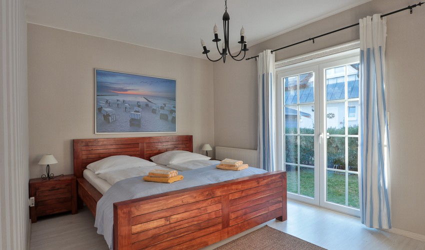 Schlafzimmer 1