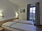 Schlafzimmer mit Doppelbett
