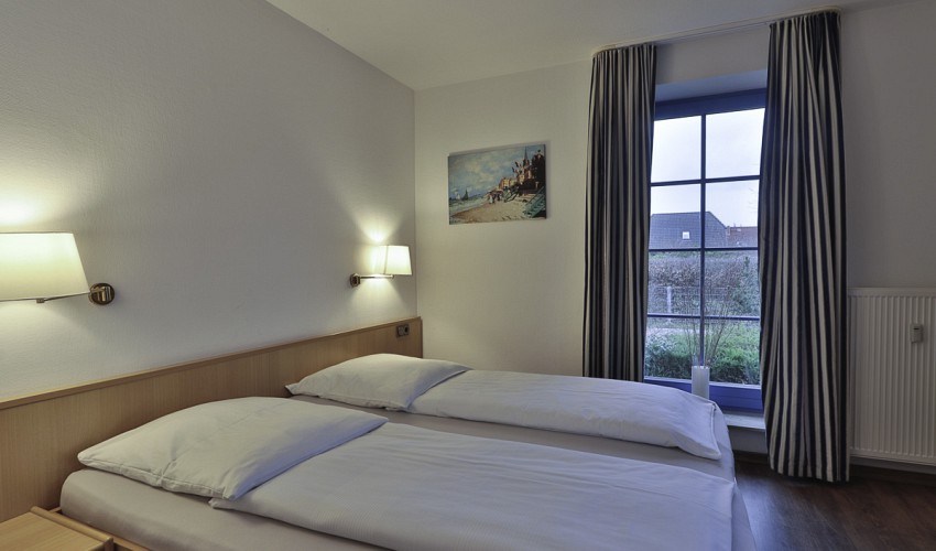 Schlafzimmer mit Doppelbett