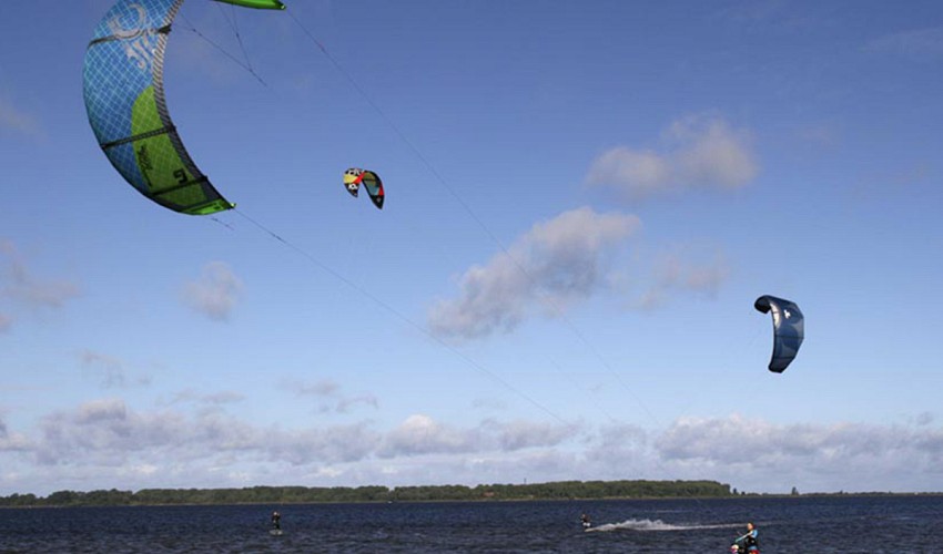 Kitesurfer auf dem Salzhaff