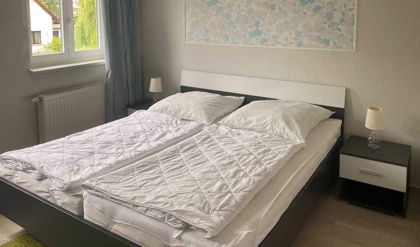 Schlafzimmer 1