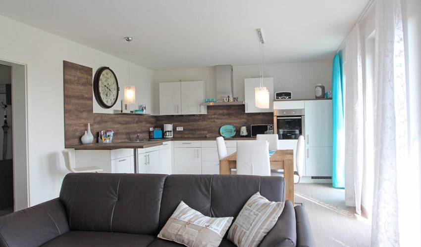 Blick zur offenen Küche