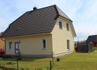 Haus mit voll umzäunten Garten