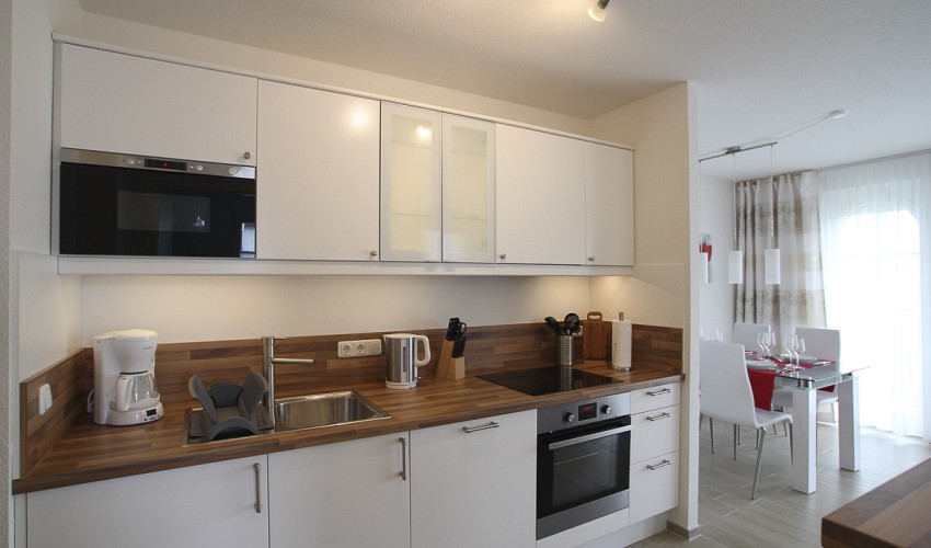 voll ausgestattete Küchenzeile