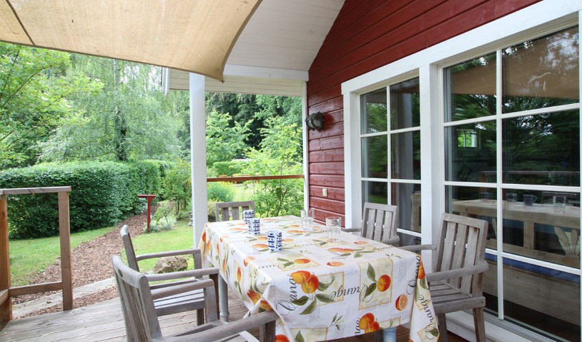 ein großes Grundstück vollkommen im Grünen