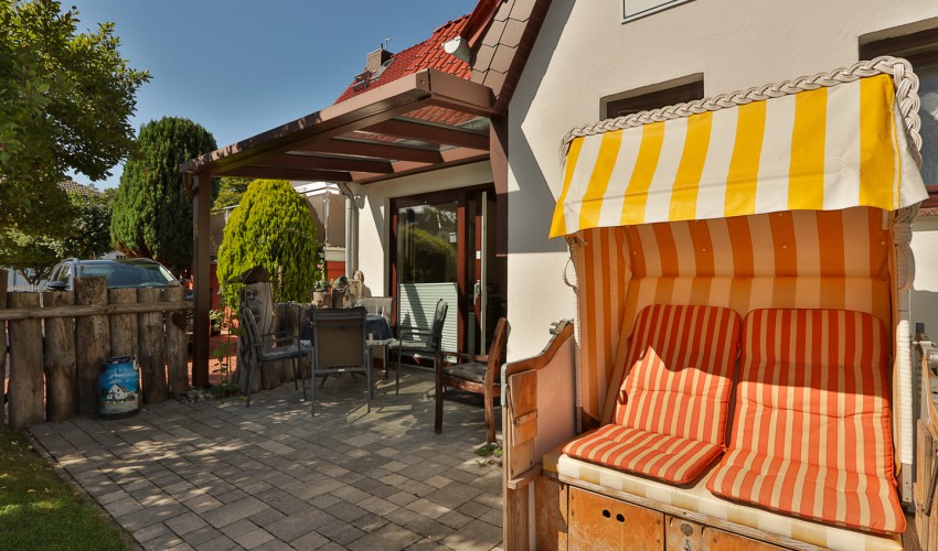 Terrasse mit Strandkorb